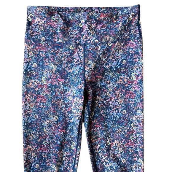 GAP FIT NWOT ECLIPSE HIGH RISE CROPPED LEGGINGS BLUE PINK WHITE | MEDIUM - Picture 2 of 9